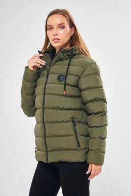 İçi Astarlı Su ve Rüzgar Geçirmez Cepli Kapüşonlu Kadın Mont - 9