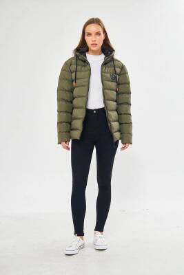 İçi Astarlı Su ve Rüzgar Geçirmez Cepli Kapüşonlu Kadın Mont - 11