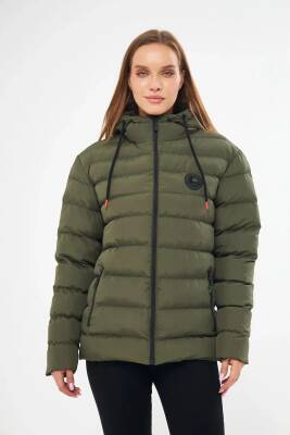 İçi Astarlı Su ve Rüzgar Geçirmez Cepli Kapüşonlu Kadın Mont - 7