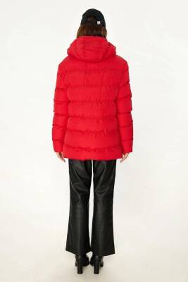 İçi Astarlı Su ve Rüzgar Geçirmez Cepli Kapüşonlu Kadın Mont - 18