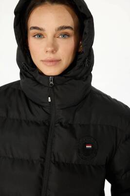 İçi Astarlı Su ve Rüzgar Geçirmez Cepli Kapüşonlu Kadın Mont - 23