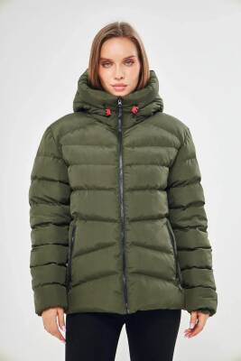 İçi Astarlı Su ve Rüzgar Geçirmez Cepli Kapüşonlu Kadın Mont - 7