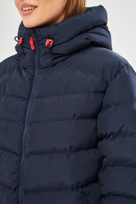 İçi Astarlı Su ve Rüzgar Geçirmez Cepli Kapüşonlu Kadın Mont - 17