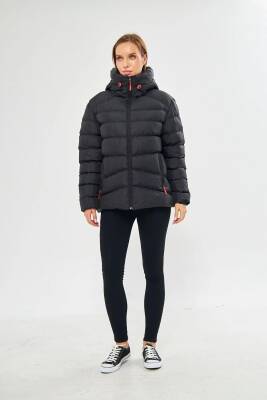 İçi Astarlı Su ve Rüzgar Geçirmez Cepli Kapüşonlu Kadın Mont - 22