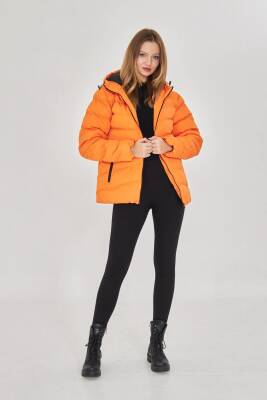 İçi Astarlı Su ve Rüzgar Geçirmez Cepli Kapüşonlu Kadın Mont - 26