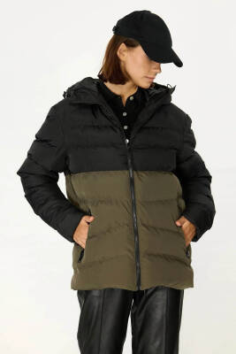 İçi Astarlı Su ve Rüzgar Geçirmez Cepli Kapüşonlu Kadın Mont - 6