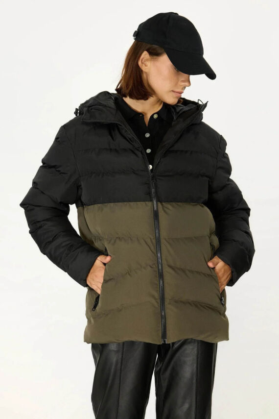 İçi Astarlı Su ve Rüzgar Geçirmez Cepli Kapüşonlu Kadın Mont - 6