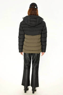 İçi Astarlı Su ve Rüzgar Geçirmez Cepli Kapüşonlu Kadın Mont - 11