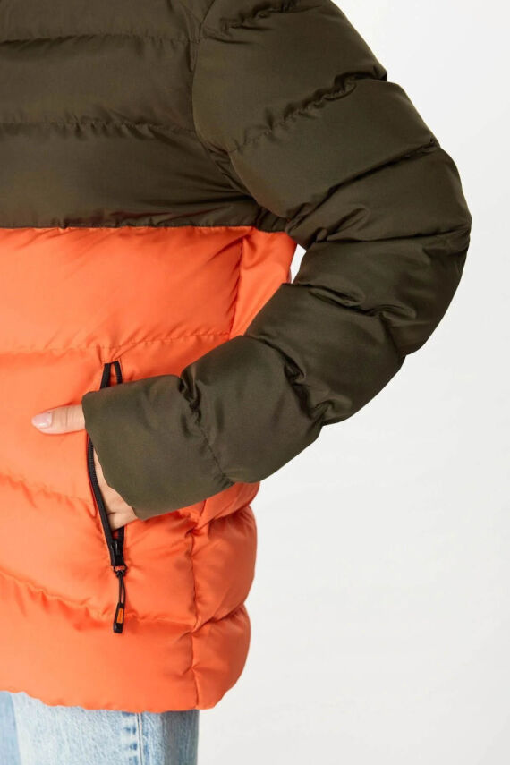 İçi Astarlı Su ve Rüzgar Geçirmez Cepli Kapüşonlu Kadın Mont - 16