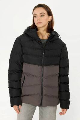 D1fference İçi Astarlı Cepli Kapüşonlu Jel Elyaflı Su ve Rügar Geçirmez Kadın Kışlık Mont