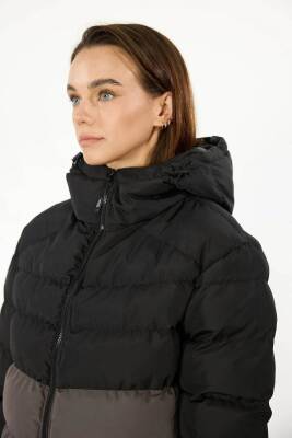 D1fference İçi Astarlı Cepli Kapüşonlu Jel Elyaflı Su ve Rügar Geçirmez Kadın Kışlık Mont - 4