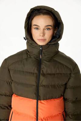 D1fference İçi Astarlı Cepli Kapüşonlu Jel Elyaflı Su ve Rügar Geçirmez Kadın Kışlık Mont - 9