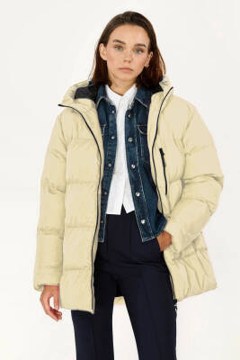 İçi Astarlı Su ve Rüzgar Geçirmez Cepli Kapüşonlu Kadın Mont - 33