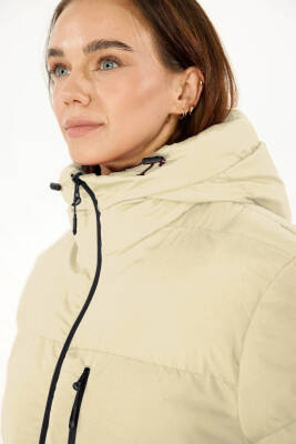 İçi Astarlı Su ve Rüzgar Geçirmez Cepli Kapüşonlu Kadın Mont - 34