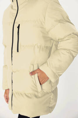 İçi Astarlı Su ve Rüzgar Geçirmez Cepli Kapüşonlu Kadın Mont - 35