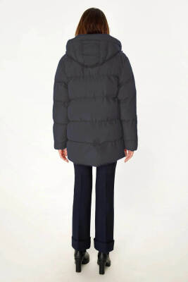 İçi Astarlı Su ve Rüzgar Geçirmez Cepli Kapüşonlu Kadın Mont - 6