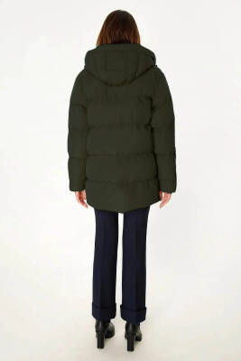 İçi Astarlı Su ve Rüzgar Geçirmez Cepli Kapüşonlu Kadın Mont - 12