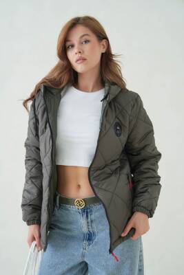 D1fference İçi Astarlı Cepli Kapüşonlu Jel Elyaflı Su ve Rügar Geçirmez Kadın Kışlık Mont