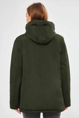 İçi Astarlı Su ve Rüzgar Geçirmez Cepli Kapüşonlu Kadın Mont - 6