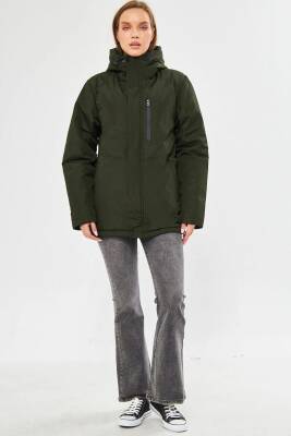 İçi Astarlı Su ve Rüzgar Geçirmez Cepli Kapüşonlu Kadın Mont - 3