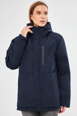 İçi Astarlı Su ve Rüzgar Geçirmez Cepli Kapüşonlu Kadın Mont - 8