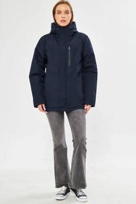 İçi Astarlı Su ve Rüzgar Geçirmez Cepli Kapüşonlu Kadın Mont - 9