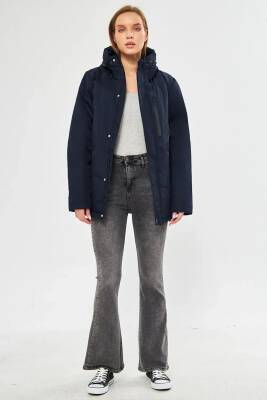 İçi Astarlı Su ve Rüzgar Geçirmez Cepli Kapüşonlu Kadın Mont - 10