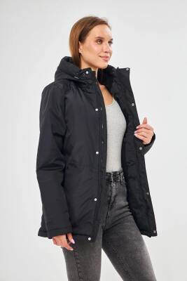 İçi Astarlı Su ve Rüzgar Geçirmez Cepli Kapüşonlu Kadın Mont - 16