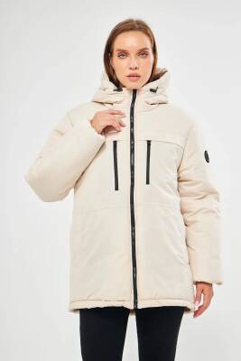 İçi Astarlı Su ve Rüzgar Geçirmez Cepli Kapüşonlu Kadın Mont