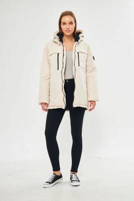 İçi Astarlı Su ve Rüzgar Geçirmez Cepli Kapüşonlu Kadın Mont - 4