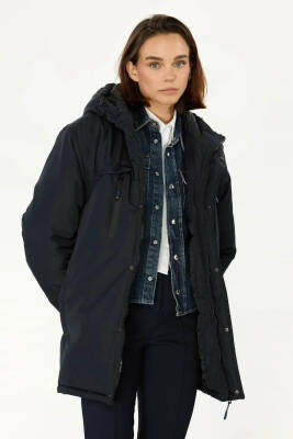 İçi Astarlı Su ve Rüzgar Geçirmez Cepli Kapüşonlu Kadın Mont - 7