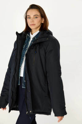 İçi Astarlı Su ve Rüzgar Geçirmez Cepli Kapüşonlu Kadın Mont - 8