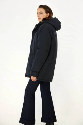 İçi Astarlı Su ve Rüzgar Geçirmez Cepli Kapüşonlu Kadın Mont - 10