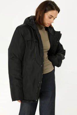 İçi Astarlı Su ve Rüzgar Geçirmez Cepli Kapüşonlu Kadın Mont - 14