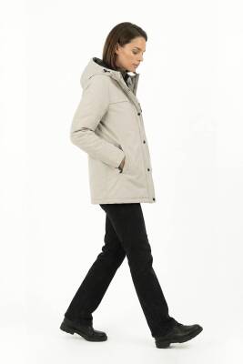 D1fference İçi Astarlı Cepli Kapüşonlu Jel Elyaflı Su ve Rügar Geçirmez Kadın Kışlık Mont - 28