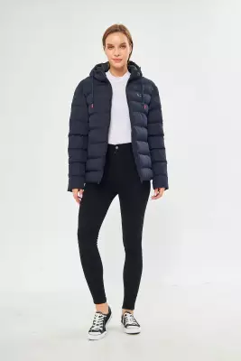 D1fference İçi Astarlı Cepli Kapüşonlu Jel Elyaflı Su ve Rügar Geçirmez Kadın Kışlık Mont - 4