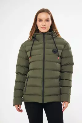 D1fference İçi Astarlı Cepli Kapüşonlu Jel Elyaflı Su ve Rügar Geçirmez Kadın Kışlık Mont - 19