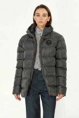 D1fference İçi Astarlı Cepli Kapüşonlu Jel Elyaflı Su ve Rügar Geçirmez Kadın Kışlık Mont - 25