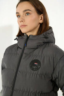 D1fference İçi Astarlı Cepli Kapüşonlu Jel Elyaflı Su ve Rügar Geçirmez Kadın Kışlık Mont - 27