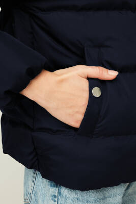 D1fference İçi Astarlı Cepli Kapüşonlu Jel Elyaf Su ve Rüzgar Geçirmez Şişme Kışlık Kadın Mont - 19