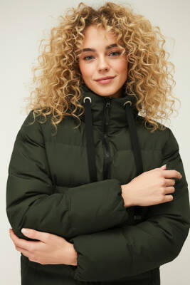 D1fference İçi Astarlı Cepli Kapüşonlu Jel Elyaf Su ve Rüzgar Geçirmez Şişme Kışlık Kadın Mont - 22