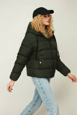 D1fference İçi Astarlı Cepli Kapüşonlu Jel Elyaf Su ve Rüzgar Geçirmez Şişme Kışlık Kadın Mont - 23