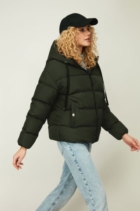 D1fference İçi Astarlı Cepli Kapüşonlu Jel Elyaf Su ve Rüzgar Geçirmez Şişme Kışlık Kadın Mont - 23