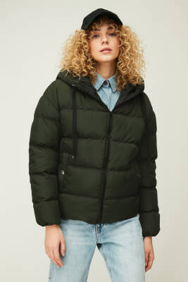 D1fference İçi Astarlı Cepli Kapüşonlu Jel Elyaf Su ve Rüzgar Geçirmez Şişme Kışlık Kadın Mont - 21