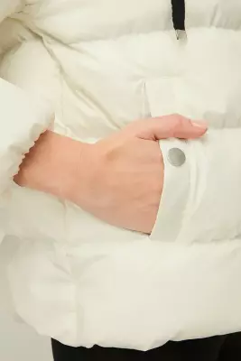 D1fference İçi Astarlı Cepli Kapüşonlu Jel Elyaf Su ve Rüzgar Geçirmez Şişme Kışlık Kadın Mont - 30