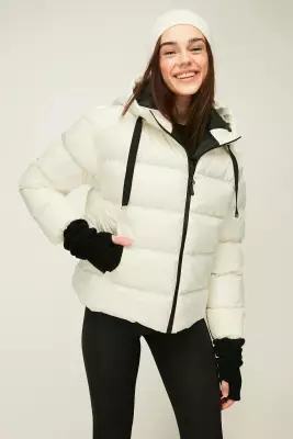 D1fference İçi Astarlı Cepli Kapüşonlu Jel Elyaf Su ve Rüzgar Geçirmez Şişme Kışlık Kadın Mont - 25