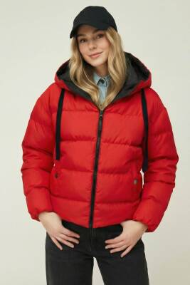 D1fference İçi Astarlı Cepli Kapüşonlu Jel Elyaflı Su ve Rügar Geçirmez Kadın Kışlık Mont