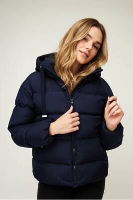 D1fference İçi Astarlı Cepli Kapüşonlu Jel Elyaflı Su ve Rügar Geçirmez Kadın Kışlık Mont - 7