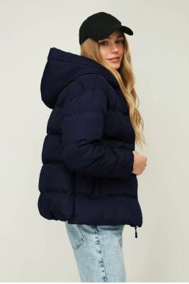 D1fference İçi Astarlı Cepli Kapüşonlu Jel Elyaflı Su ve Rügar Geçirmez Kadın Kışlık Mont - 9