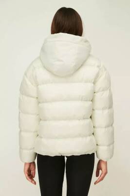 D1fference İçi Astarlı Cepli Kapüşonlu Jel Elyaflı Su ve Rügar Geçirmez Kadın Kışlık Mont - 22